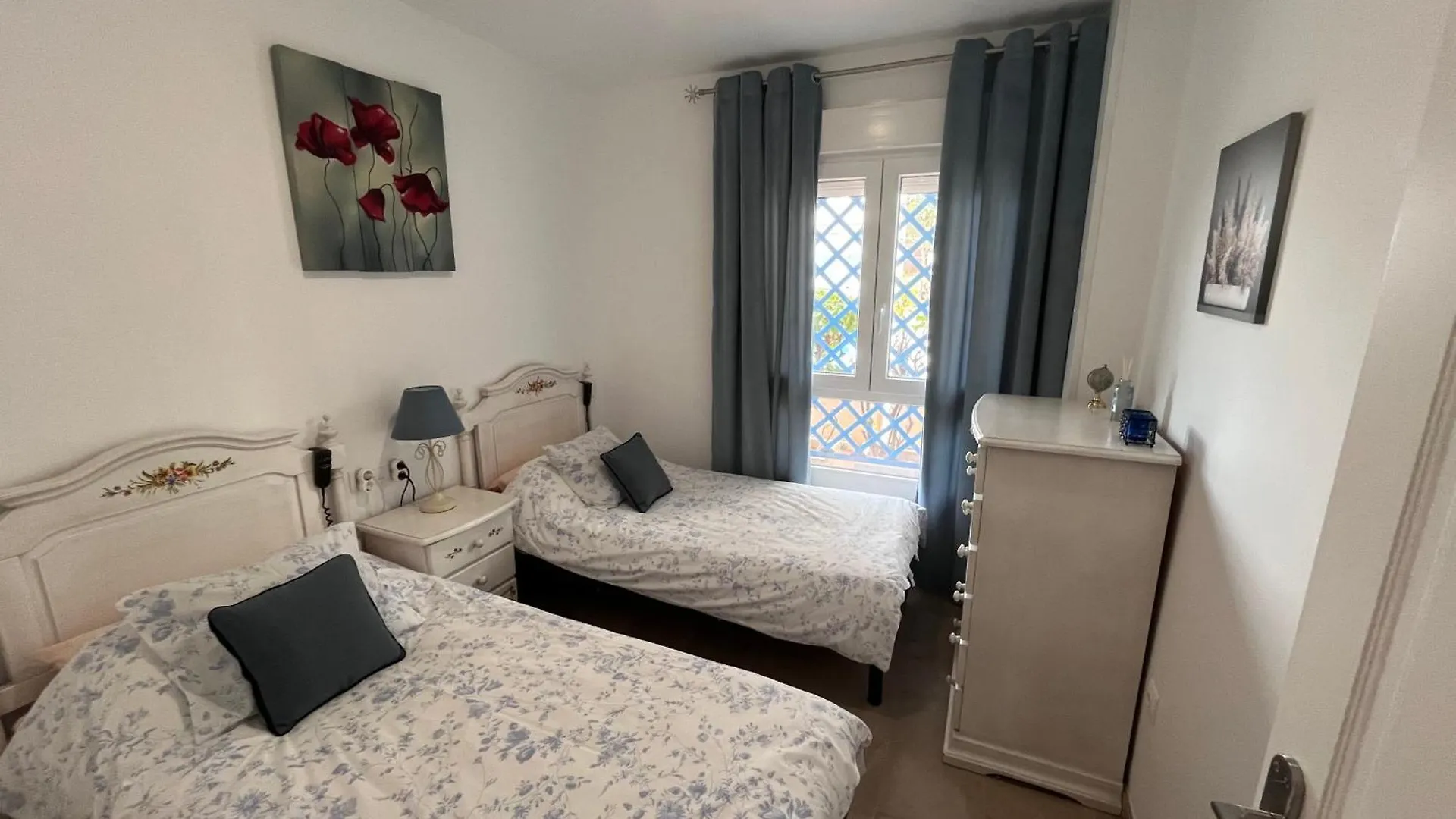 Apartment El Faro Vacaciones En Estepona Spain